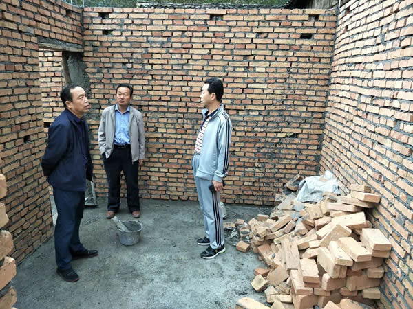 隴運(yùn)集團(tuán)公司黨委書記、董事長李寅祥同志深入琵琶鎮(zhèn)寧強(qiáng)村開展幫扶工作