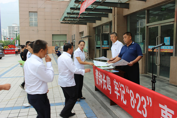 隴運集團武都汽車站、武都客運公司開展 “安全警示日”活動