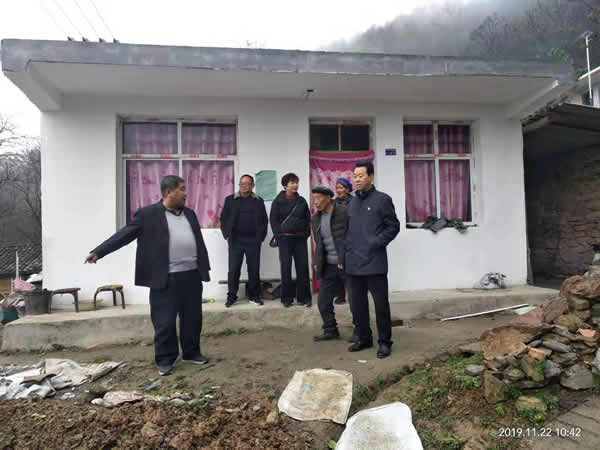隴運(yùn)集團(tuán)公司開(kāi)展“解難題、辦實(shí)事、送溫暖”主題黨日活動(dòng)